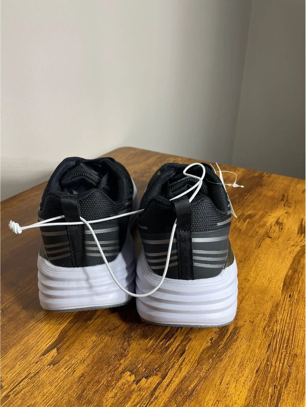 New Vively Phoenix Black Mesh Athletic Sneakers Women's Size 8.5 Gorpcore BTS